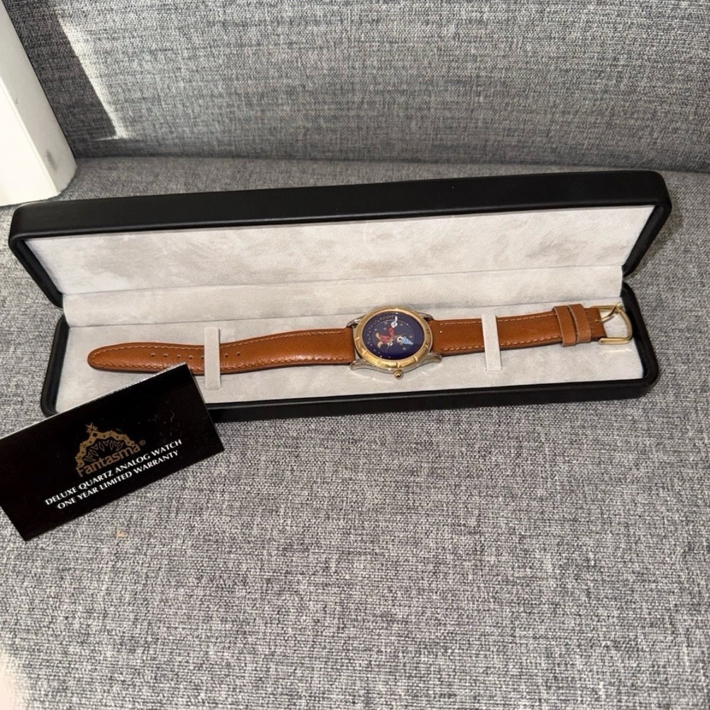 Disney Fantasma Fantasia Sorcerer Mickey Mouse Brown Leather Wrist Watch in box